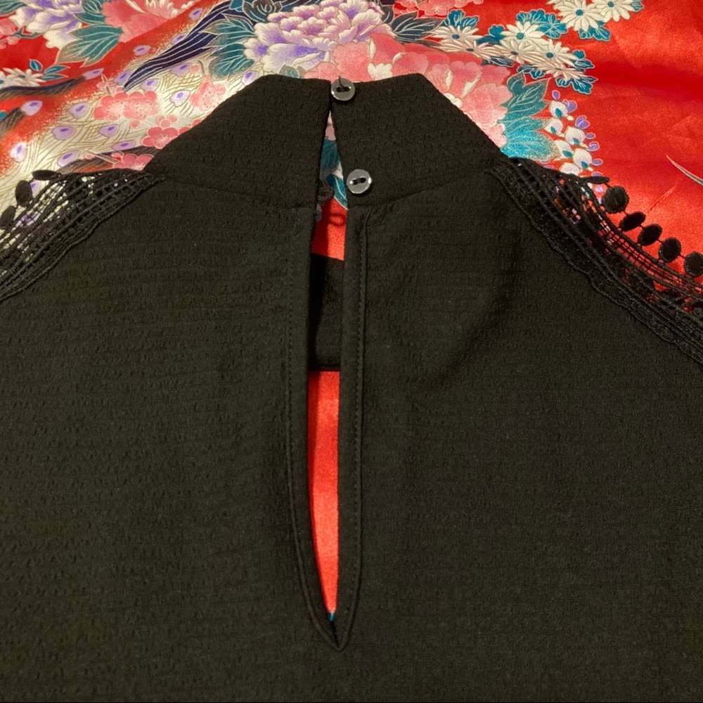 Flattering Cold Shoulder Top - Picture 10 of 10